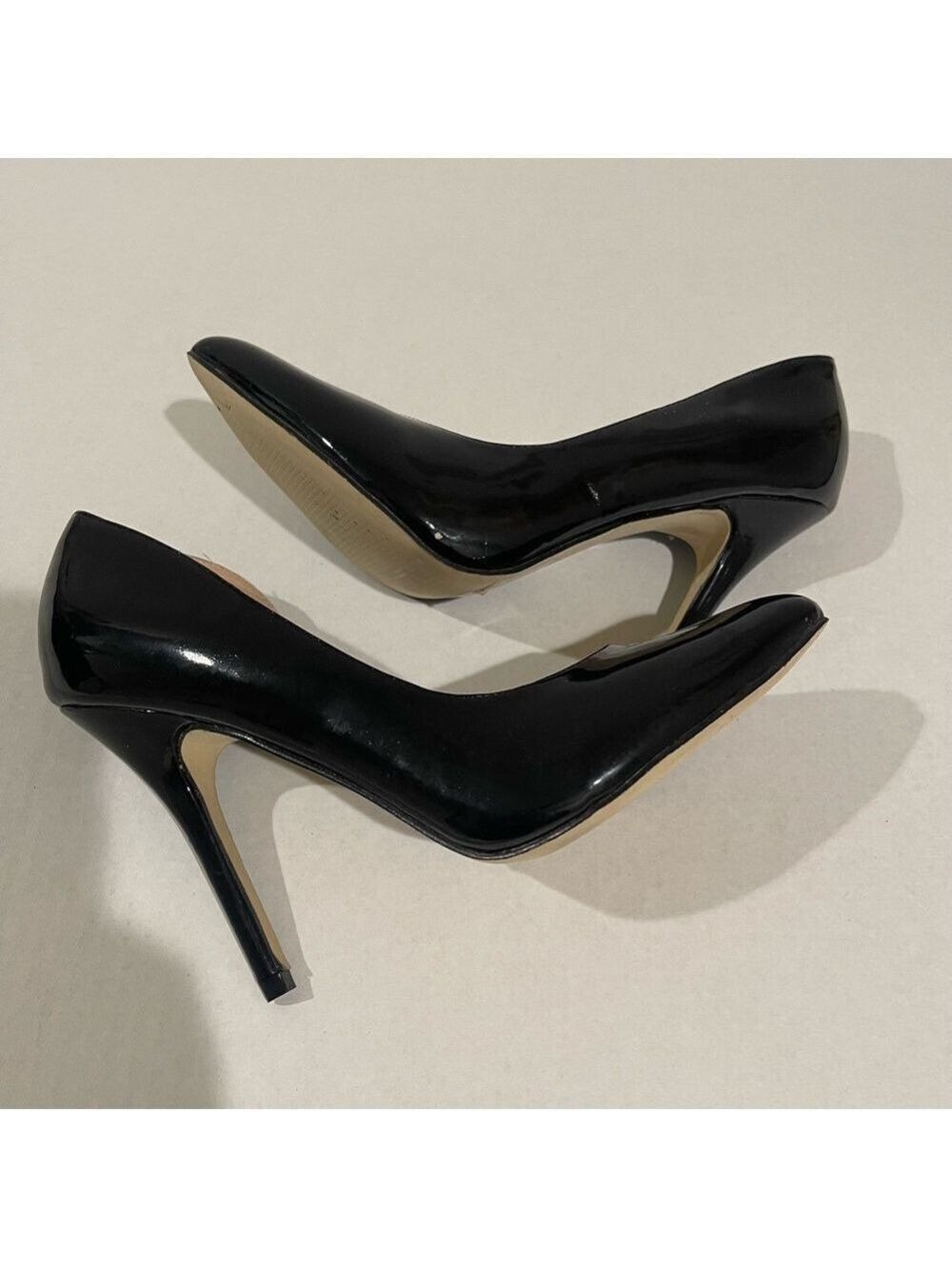 Women’s Reeneze Black Pointy High Heels Pumps Size 6 US! - Picture 6 of 6